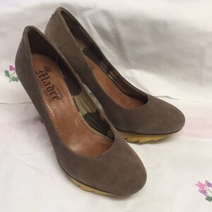 Virgem Madre Heels with Rubber Sole Size 6 B